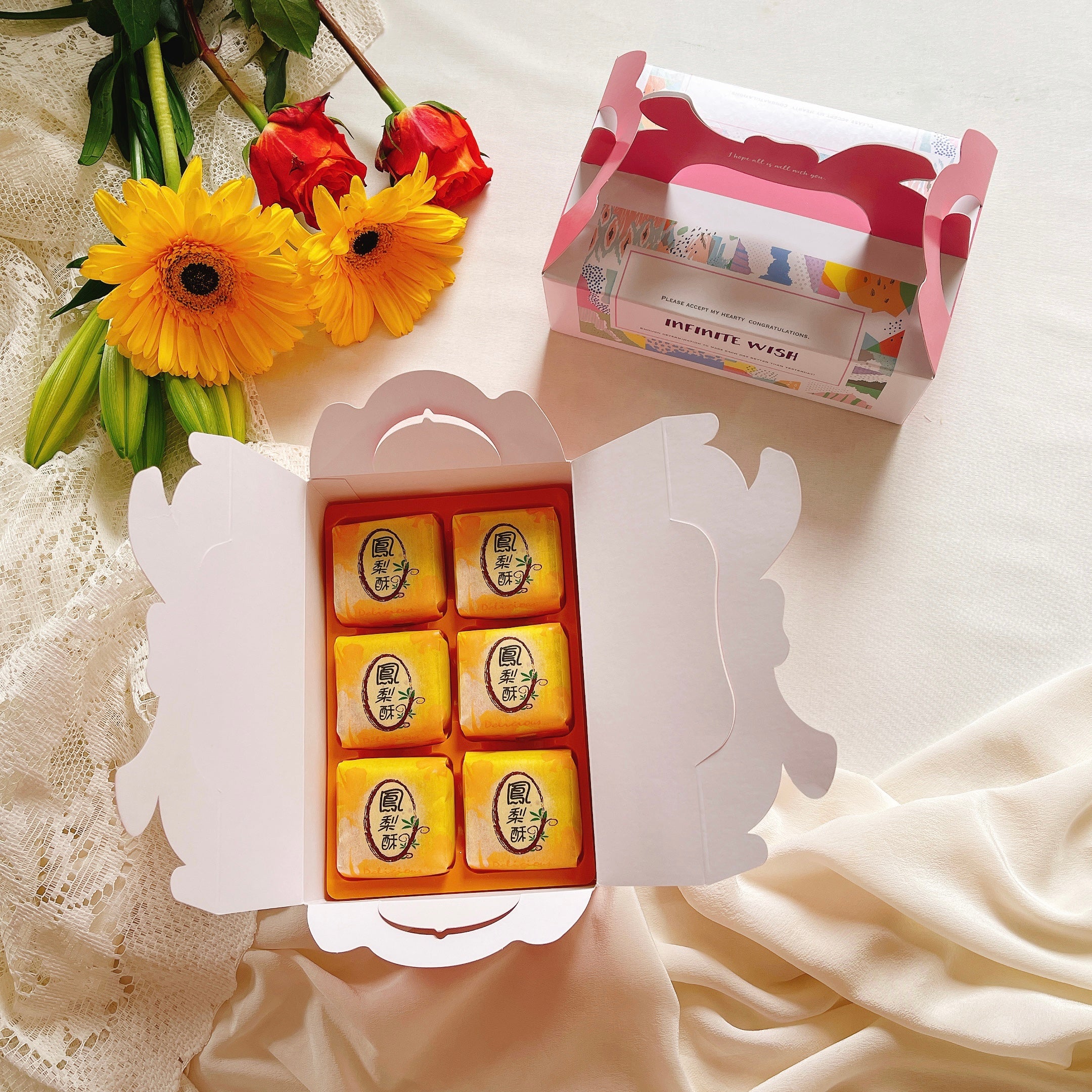 [B7] Pineapple Cakes 6 in Gift Box